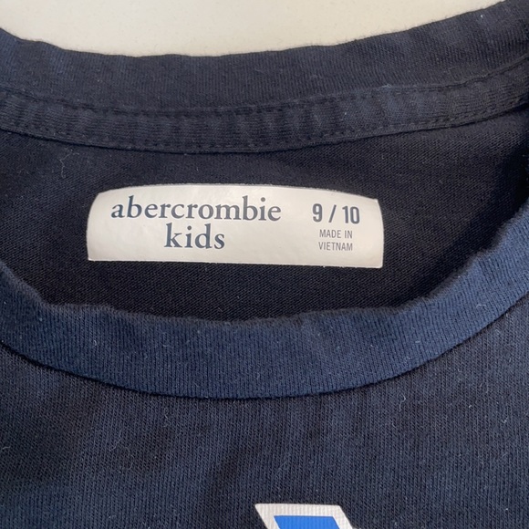 Abercrombie kids-Boys black, blue and gray T-shirt. Size 9-10 - Picture 2 of 5